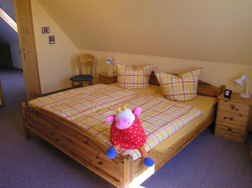 a childs bedroom with a bed with a stuffed animal on it at Meeresblick Fehmarn Ferienhaus 42 in Fehmarn