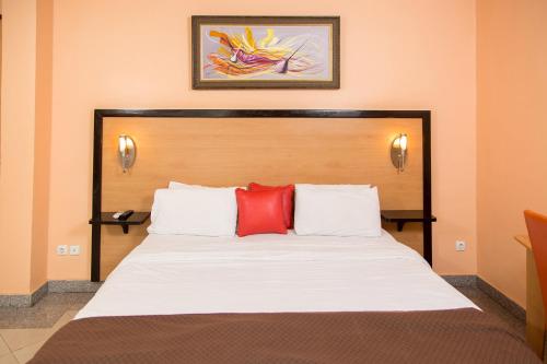 Postel nebo postele na pokoji v ubytování La Cour Hotels and Apartments Glover