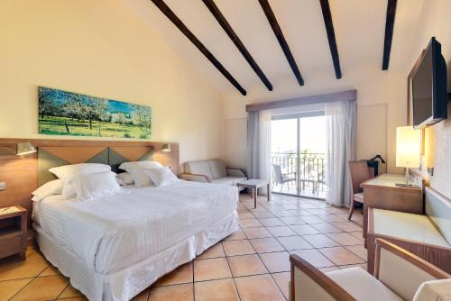 Postel nebo postele na pokoji v ubytování Occidental Playa de Palma