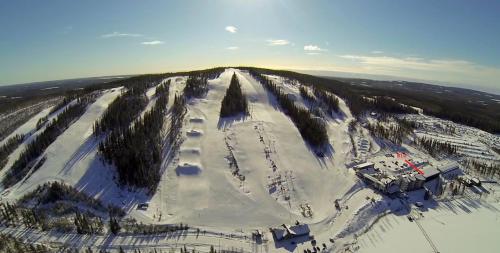 an aerial view of a ski resort in the snow at SKIVILLAS 61 UKKOHALLA in Hyrynsalmi