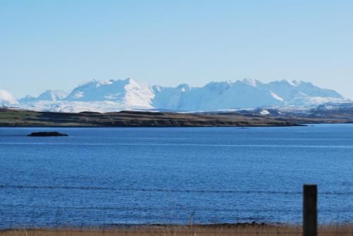 a large body of water with mountains in the background at Harlosh Hideaways - Aurora Pod in Harlosh