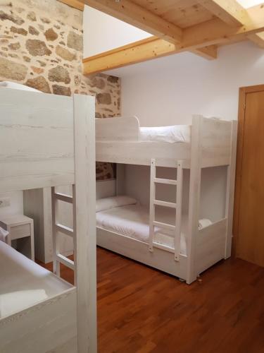 a room with two bunk beds in a room at Albergue A Salazon in Villanueva de Arosa