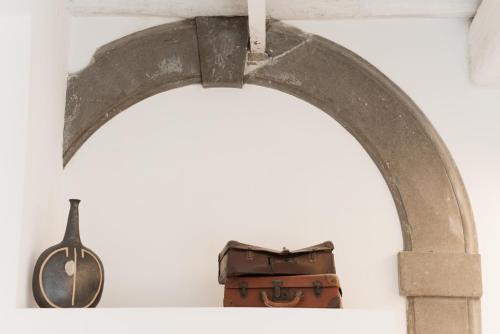 an archway with luggage and a clock on a wall at Villa Aruch in Florence