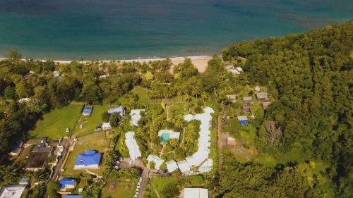 an aerial view of a large estate with the beach at Rêve créole in Deshaies