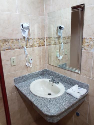 Phòng tắm tại Hotel Alcala