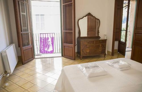 a room with a bed and a mirror and a door at Hiker's TownHouse in Sóller