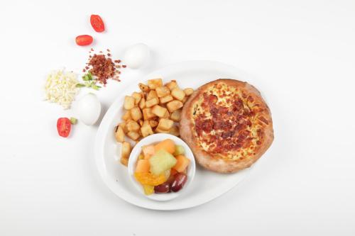 Makanan di atau berdekatan hotel