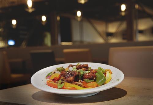 Makanan di atau berdekatan hotel