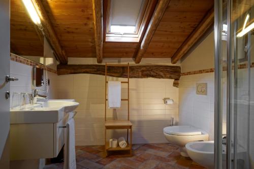 Ett badrum på Locanda Osteria Marascia