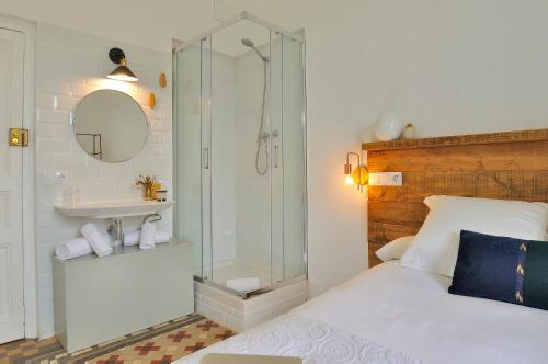 Koupelna v ubytování Hostal Girona