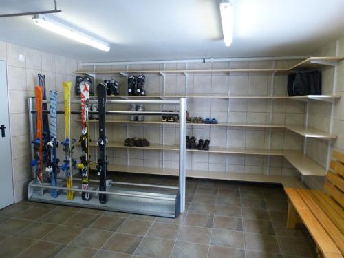 a room with a bunch of skis on the wall at Haus Dabaklamm in Kals am Großglockner