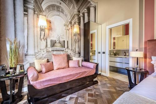 a living room with a pink couch in a room at Arte' Boutique Hotel in Florence