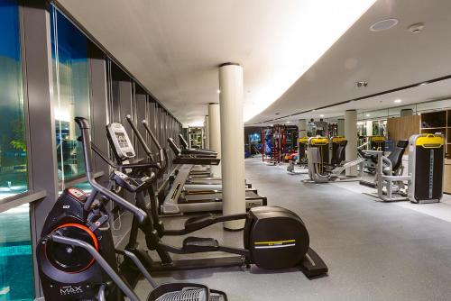 Fitness centrum a/nebo fitness zařízení v ubytování Modena by Fraser Buriram