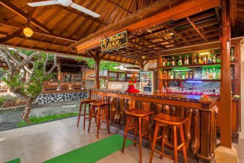 Area lounge atau bar di Bali Taman Beach Resort & Spa Lovina