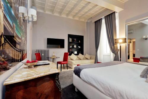 Un pat sau paturi într-o cameră la Sistina Twentythree luxury rooms