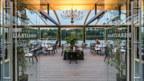 Restoran atau tempat lain untuk makan di Hotel Herastrau