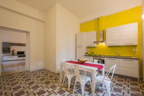 Η κουζίνα ή μικρή κουζίνα στο Piazza Paradiso Accommodation
