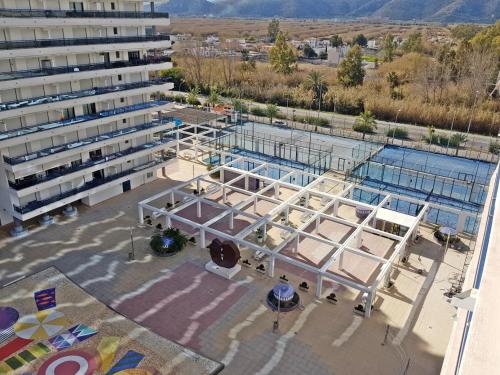 Bazén v ubytovaní EL EDEN de PLAYA DE GANDIA - Alquiler Familiar. alebo v jeho blízkosti