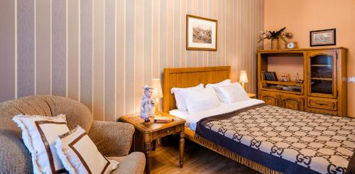 A bed or beds in a room at Boutique Apart-Hotel Sherborne