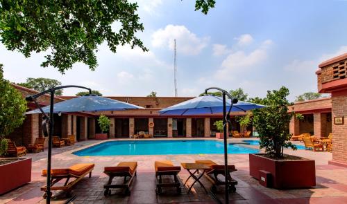 Bazén v ubytovaní Faisalabad Serena Hotel alebo v jeho blízkosti