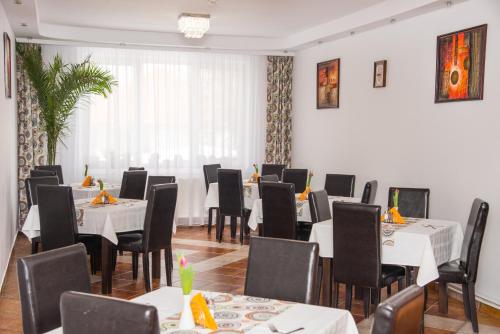 Un restaurant sau alt loc unde se poate mânca la Pensiunea Amso