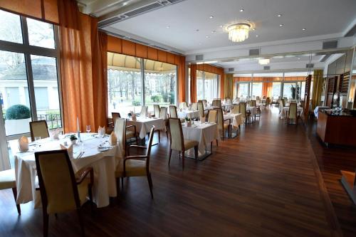 En restaurant eller et spisested på Parkhotel Kurhaus