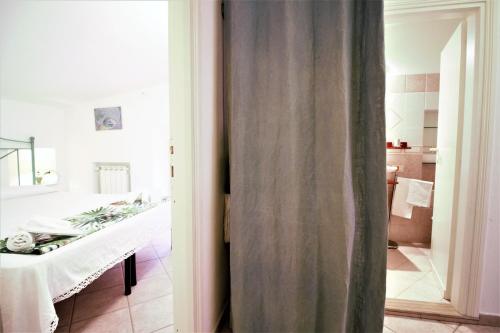 Bilik mandi di holidaycasa Macca - Confortevole e con vista mare