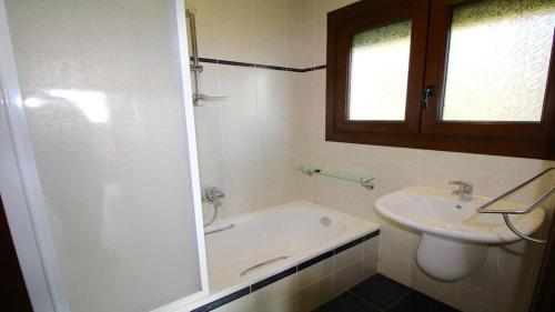 a bathroom with a sink and a tub and a toilet at Global Immo 8005 Casa Muga in Pau