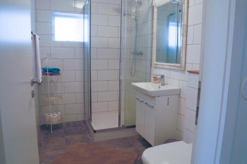 Ett badrum på The apartment - Öbbuhús