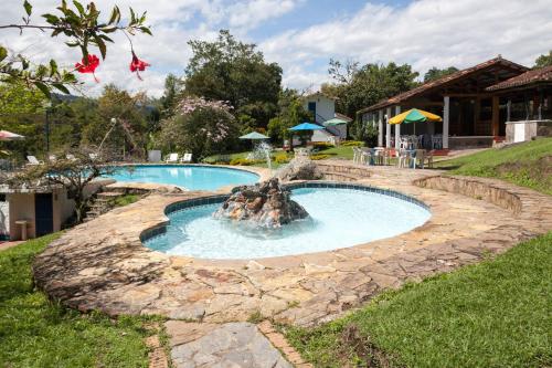 Bazén v ubytování Hotel Campestre Los Arrayanes nebo v jeho okolí