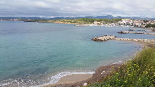 Photo de la galerie de l'établissement Bel Appartement vue mer, à Six-Fours-les-Plages