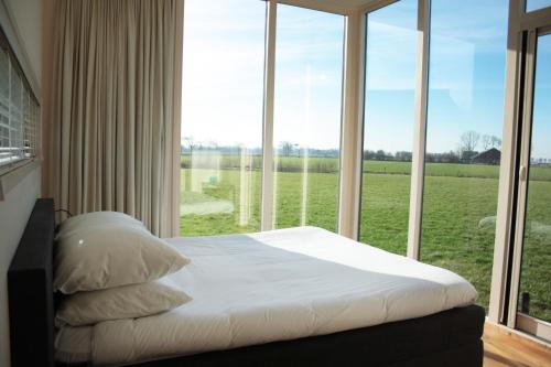 Ein Bett oder Betten in einem Zimmer der Unterkunft Pean-buiten Weidum