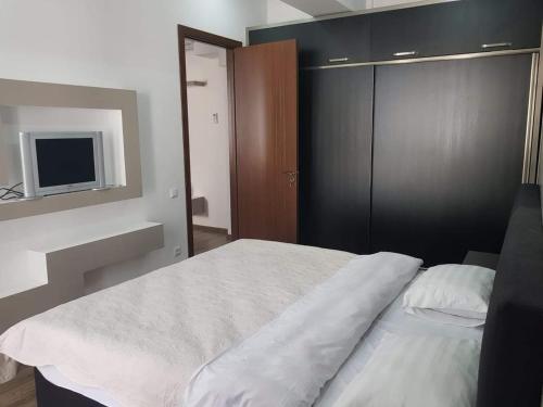 Una cama o camas en una habitación de Family Apartment