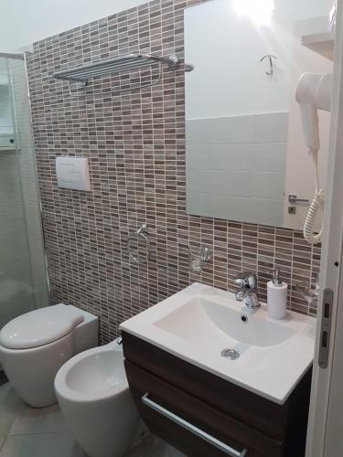 A bathroom at B&B Il Sole