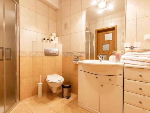 Phòng tắm tại VacationClub – Olymp Apartament 211