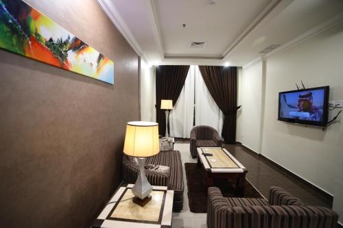 Televisyen dan/atau pusat hiburan di Wahaj Hotel Apartments 2