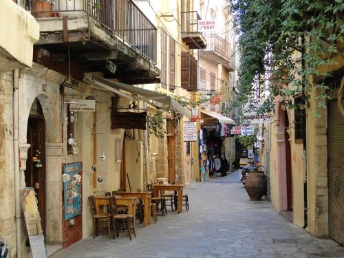 Stefan's City Hub 5min walk from old town and Venetian Harbour
