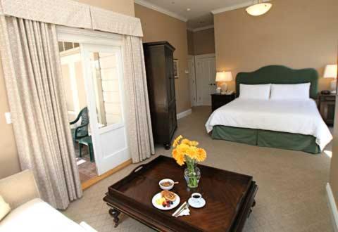 The Gables Inn Sausalitoにあるベッド