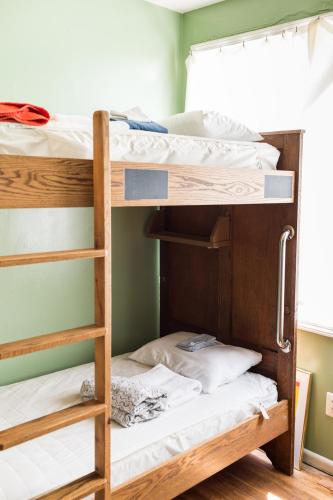 two bunk beds in a small room with at Hostel Detroit in Detroit