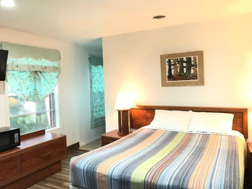 Ένα ή περισσότερα κρεβάτια σε δωμάτιο στο Gulfway Motel and Restaurant