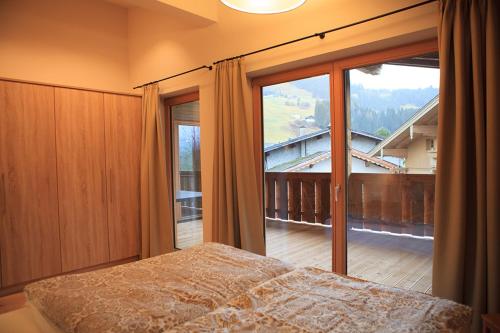 Posteľ alebo postele v izbe v ubytovaní Kitzbuheler Alpen Penthouse Hollersbach