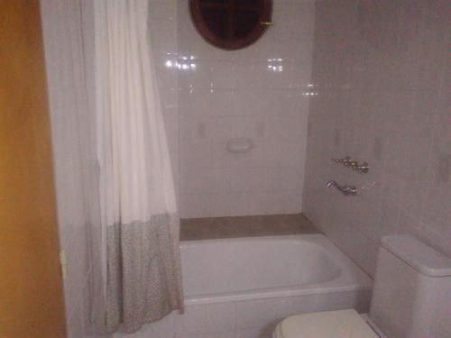 Ванная комната в HOTEL CONTINENTAL COSQUIN