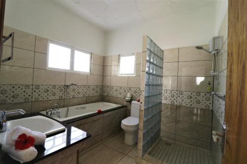 Bilik mandi di Grann Kaz Guest House