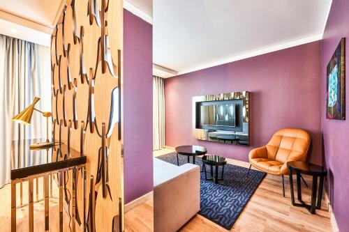 TV a/nebo společenská místnost v ubytování Radisson Blu Hotel, Kyiv City Centre