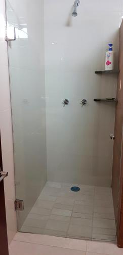 Un baño de Suites Lagunas