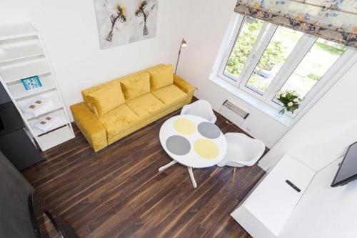 Χώρος καθιστικού στο 2 Nights Apartments - great location, right next to Main Rail and Bus Station, 10 min to Main Square by foot