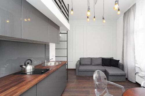 Η κουζίνα ή μικρή κουζίνα στο 2 Nights Apartments - great location, right next to Main Rail and Bus Station, 10 min to Main Square by foot