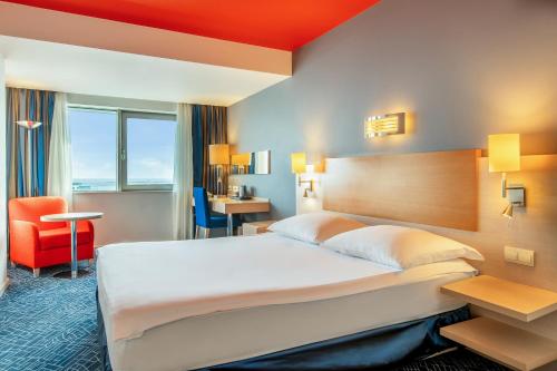 Katil atau katil-katil dalam bilik di Radisson Hotel Baku