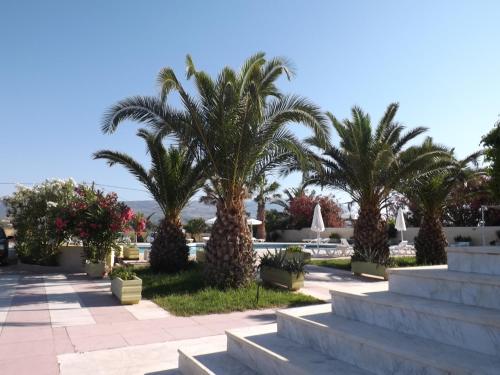 Un jardín fuera de Leonidas Hotel & Studios