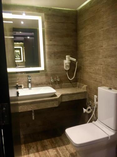 Royal Maadi Hotelにあるバスルーム